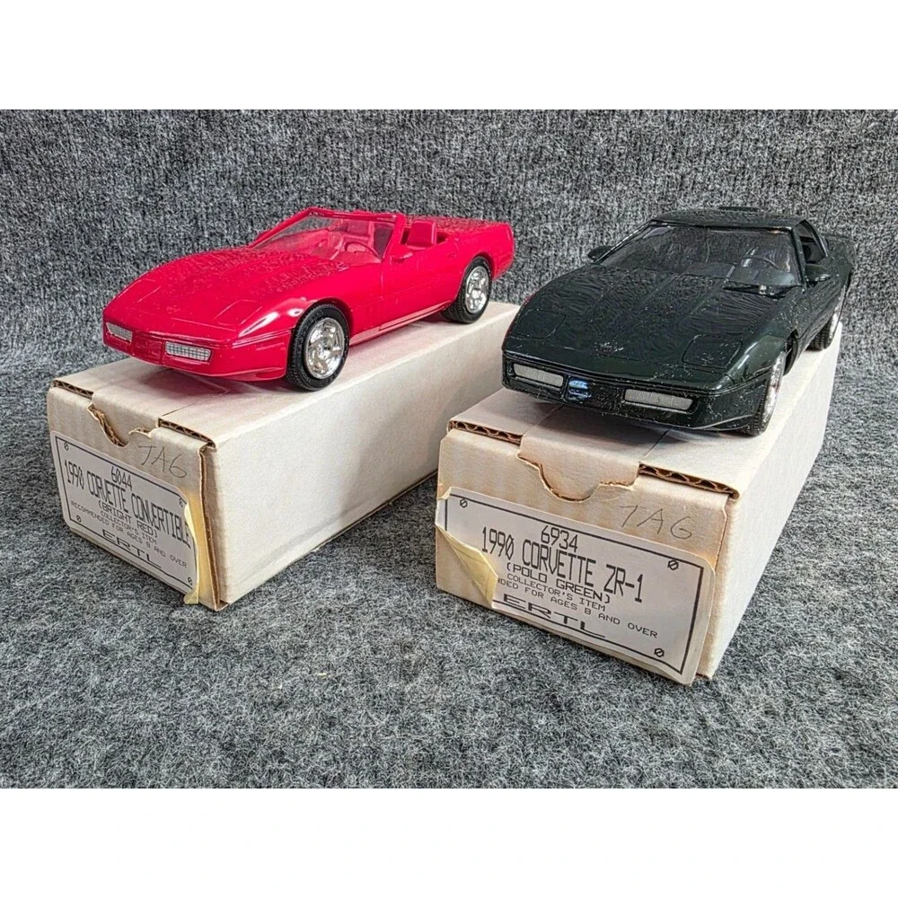 Ertl 1/25 Scale 1990 Corvette Convertible Bright Red & ZR-1 Polo Green Set
